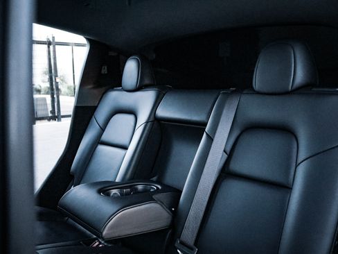 Used 2023 Tesla Model Y AWD image 14