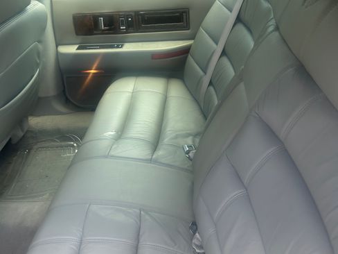 Used 1993 Cadillac Fleetwood Sedan RWD image 17