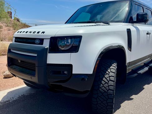 Used 2025 Land Rover Defender 130 X-Dynamic SE AWD/4WD image 5