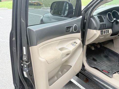Used 2006 Toyota Tacoma 4x4 Access Cab w/ SR5 Pkg #2 image 8
