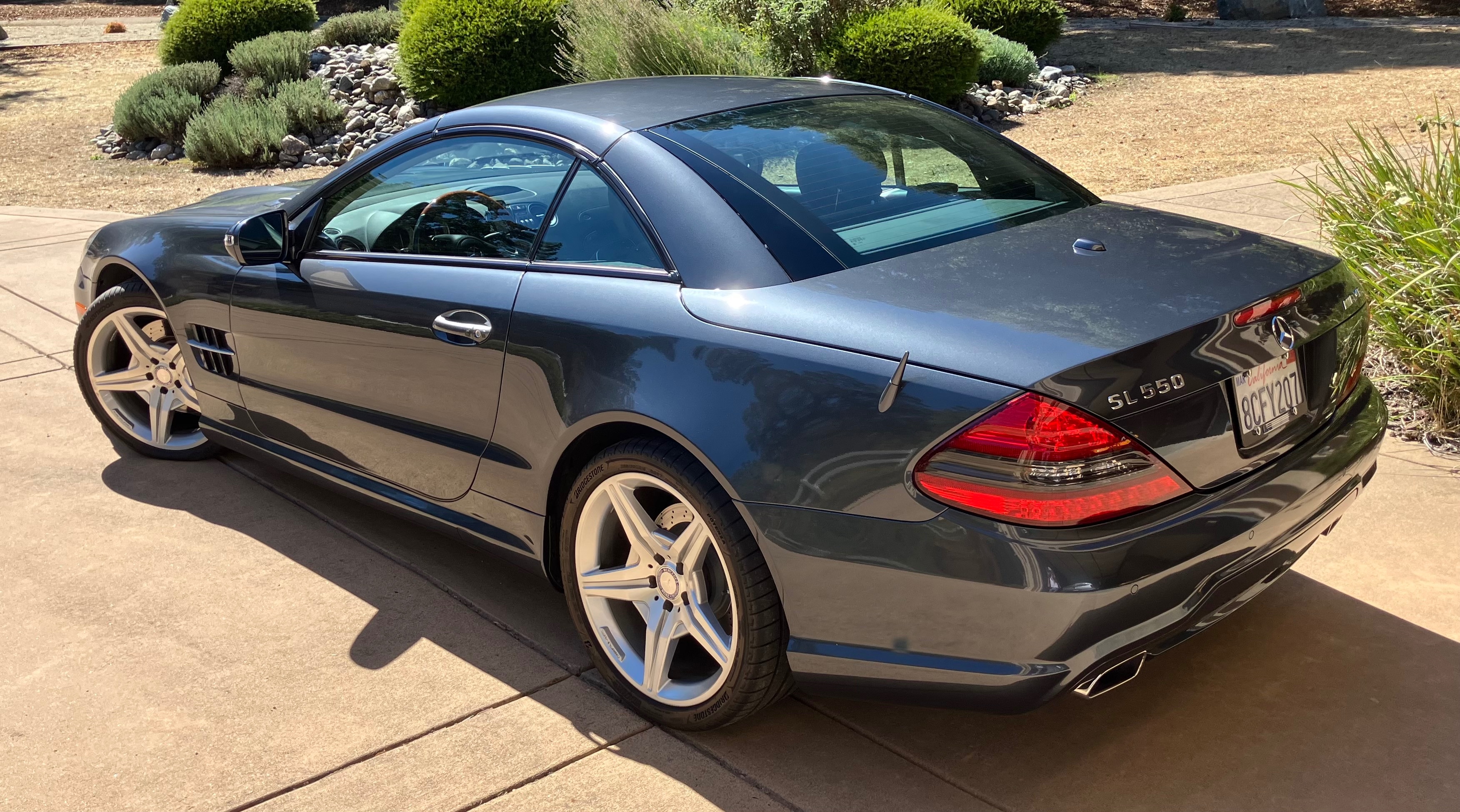Used 2011 Mercedes-Benz SL 550 image 1