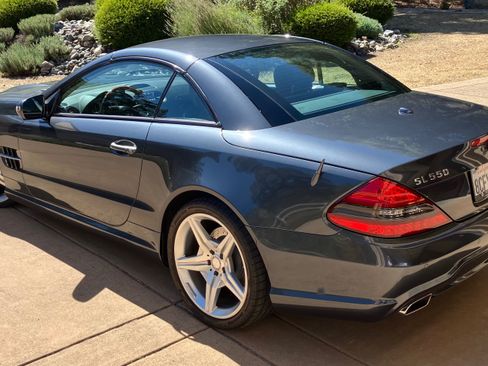 Used 2011 Mercedes-Benz SL 550 image 1