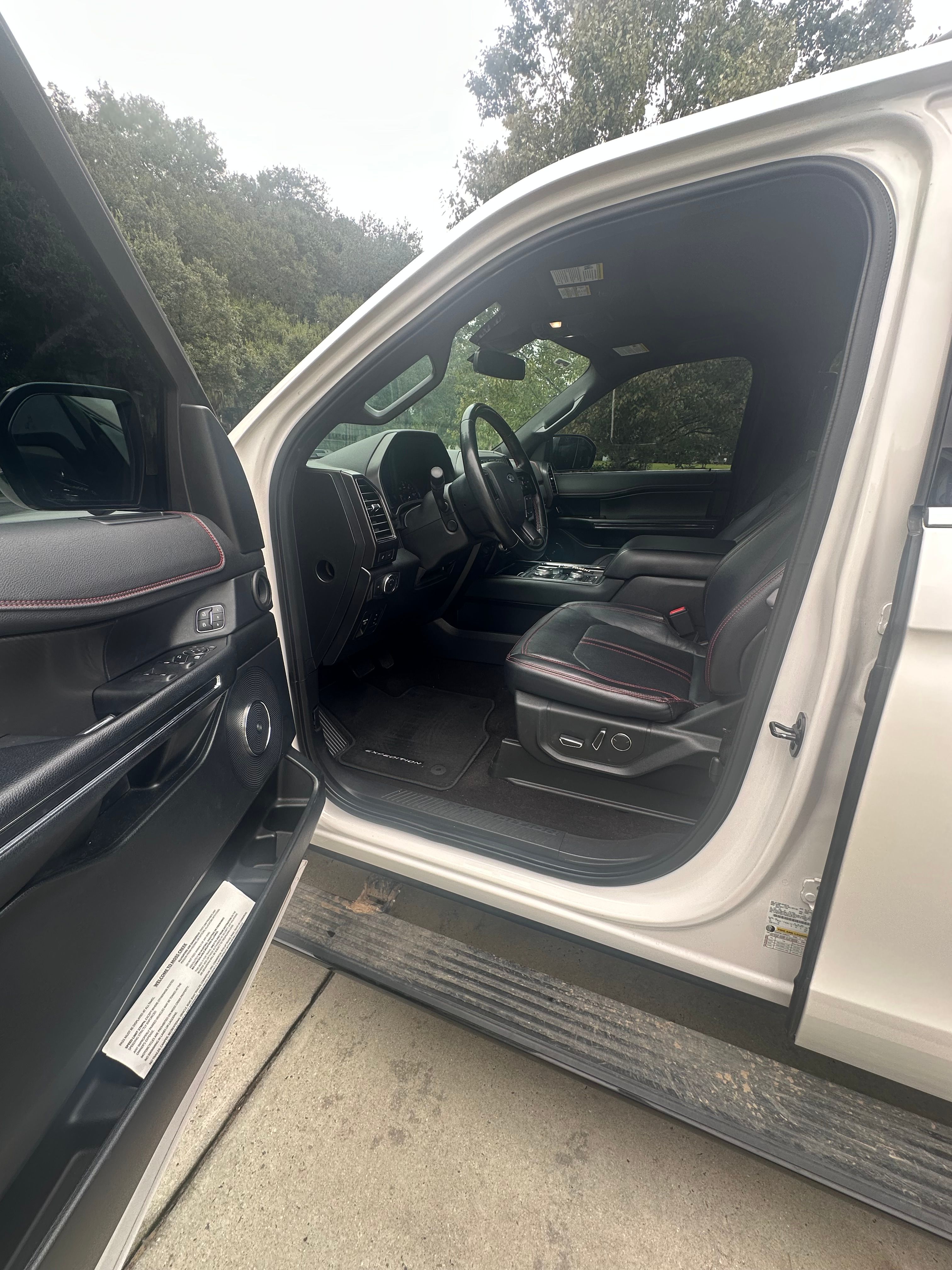 Used 2019 Ford Expedition Limited w/ Equipment Group 303A AWD/4WD image 15