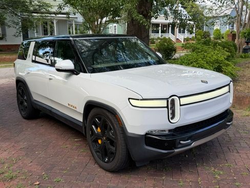 Used 2023 Rivian R1S Launch Edition AWD/4WD image 1