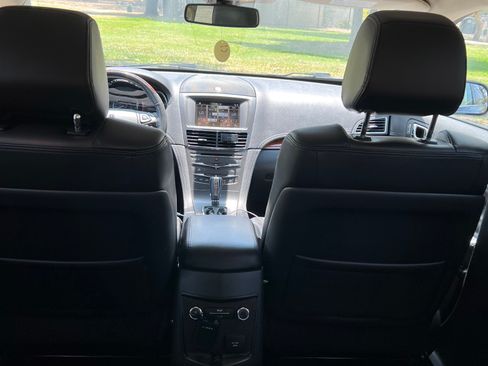 Used 2019 Lincoln MKT AWD image 2