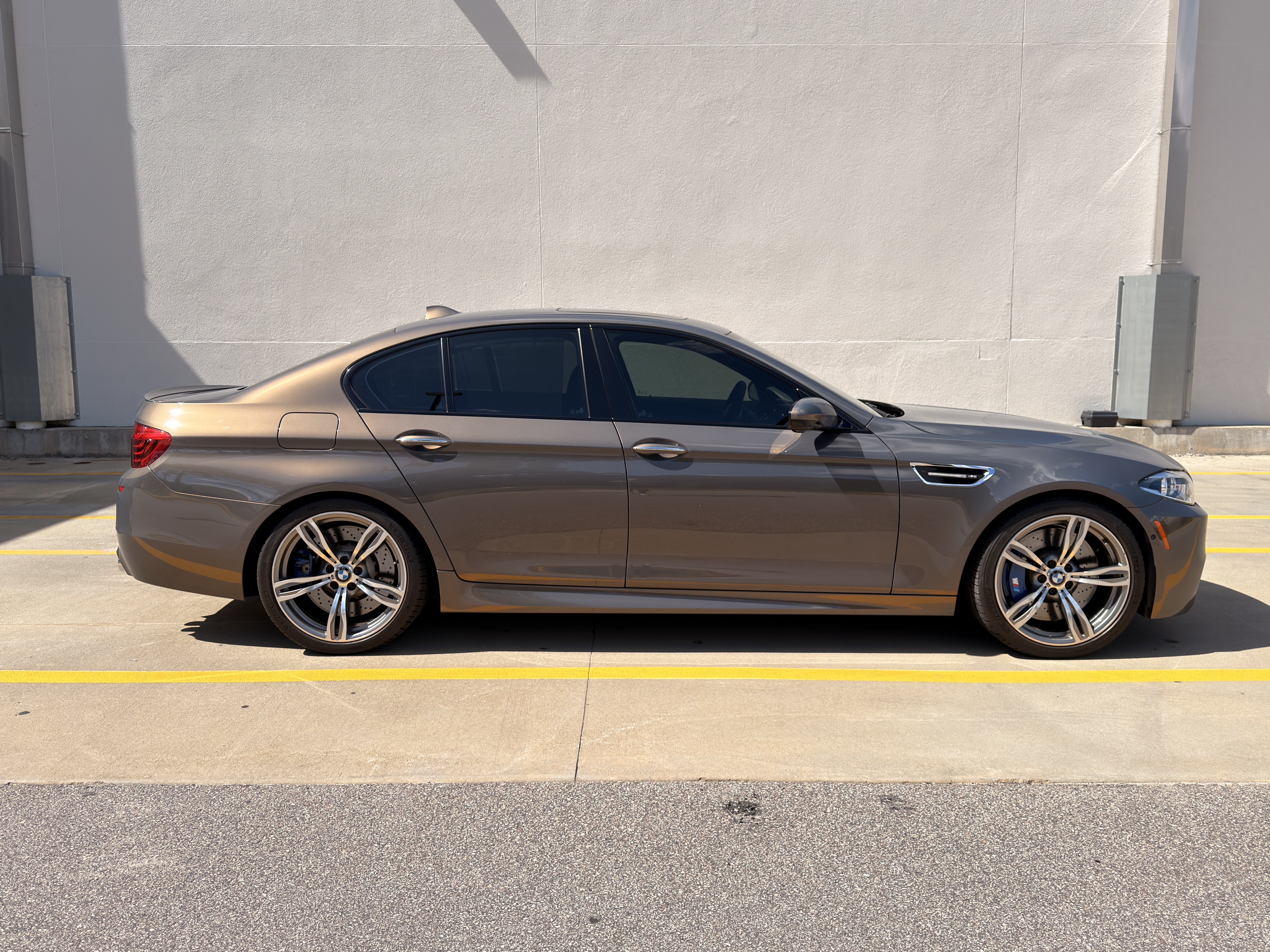 Used 2016 BMW M5 RWD image 9