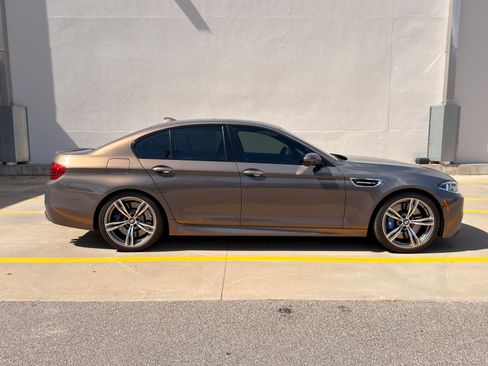 Used 2016 BMW M5 RWD image 9