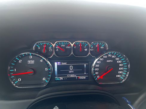 Used 2015 Chevrolet Suburban LT image 12