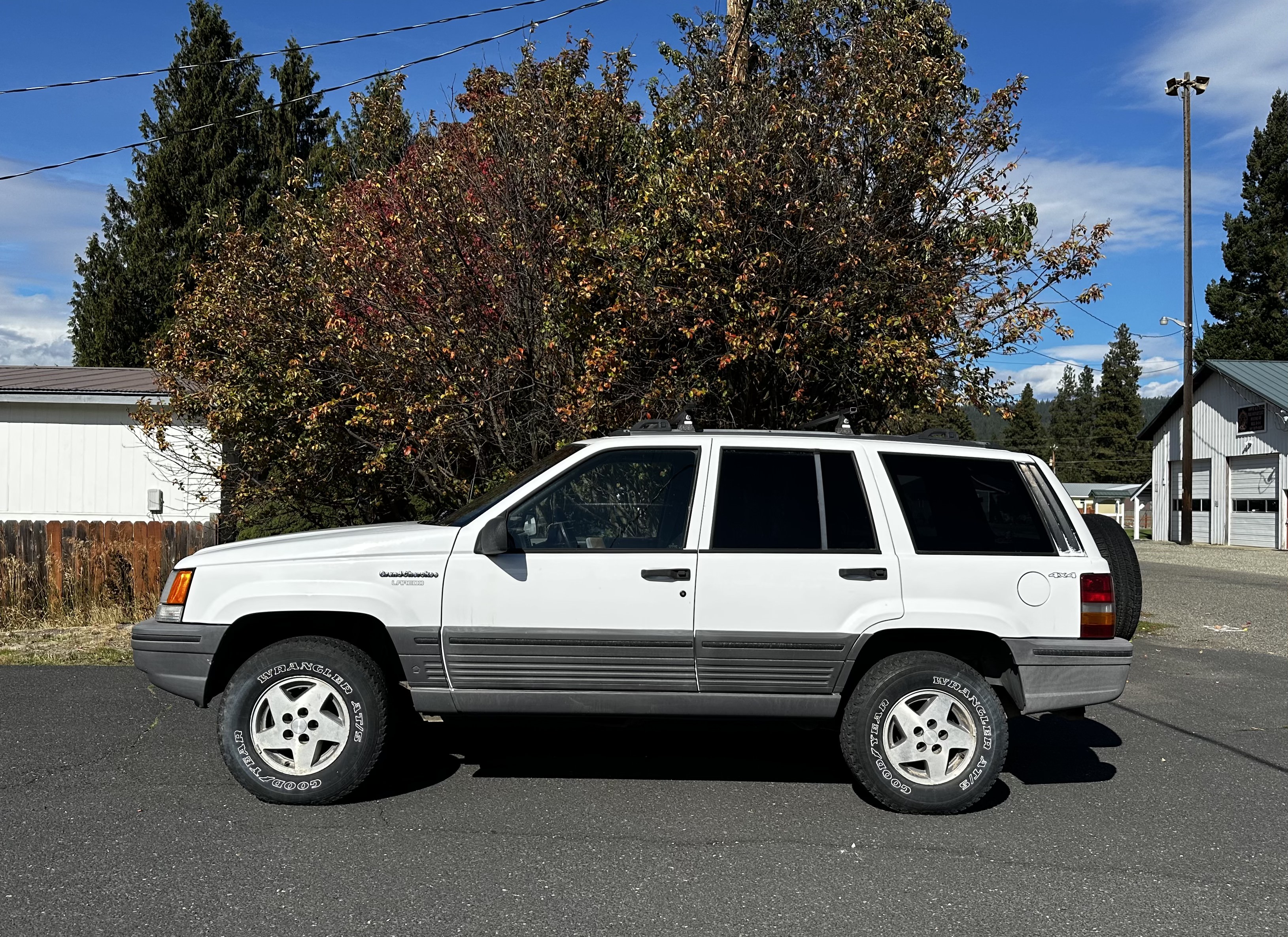 Used 1995 Jeep Grand Cherokee Laredo AWD/4WD image 1