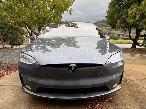 Used 2022 Tesla Model X Plaid image 4