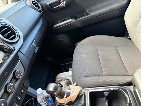 Used 2019 Toyota Tacoma TRD Sport w/ Technology Package image 15