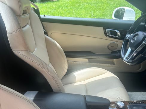 Used 2014 Mercedes-Benz SLK 250 image 12