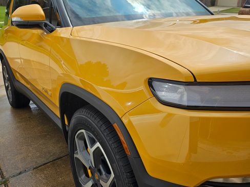 Used 2023 Rivian R1S Adventure image 6