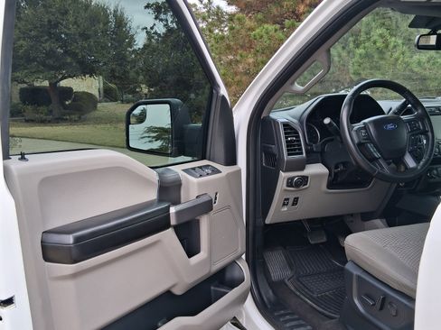 Used 2019 Ford F150 XLT w/ Equipment Group 302A Luxury image 9