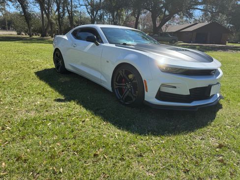 Used 2021 Chevrolet Camaro SS image 1