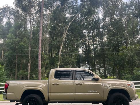 Used 2019 Toyota Tacoma SR5 RWD image 4
