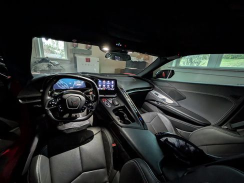 Used 2020 Chevrolet Corvette Stingray Coupe w/ Z51 Performance Package image 17