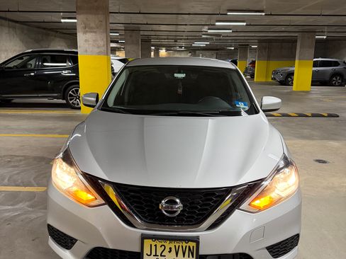 Used 2018 Nissan Sentra SV image 2