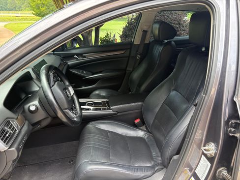 Used 2018 Honda Accord Touring image 13