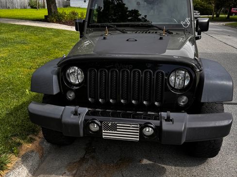 Used 2015 Jeep Wrangler Unlimited Sport image 2
