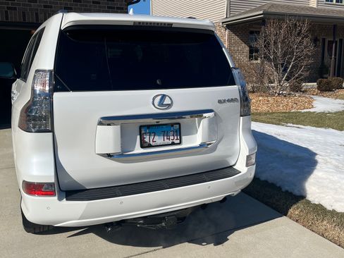 Used 2015 Lexus GX 460 w/ Premium Package image 2