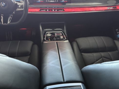 Used 2024 BMW 760i xDrive w/ Premium Package 2 AWD/4WD image 9
