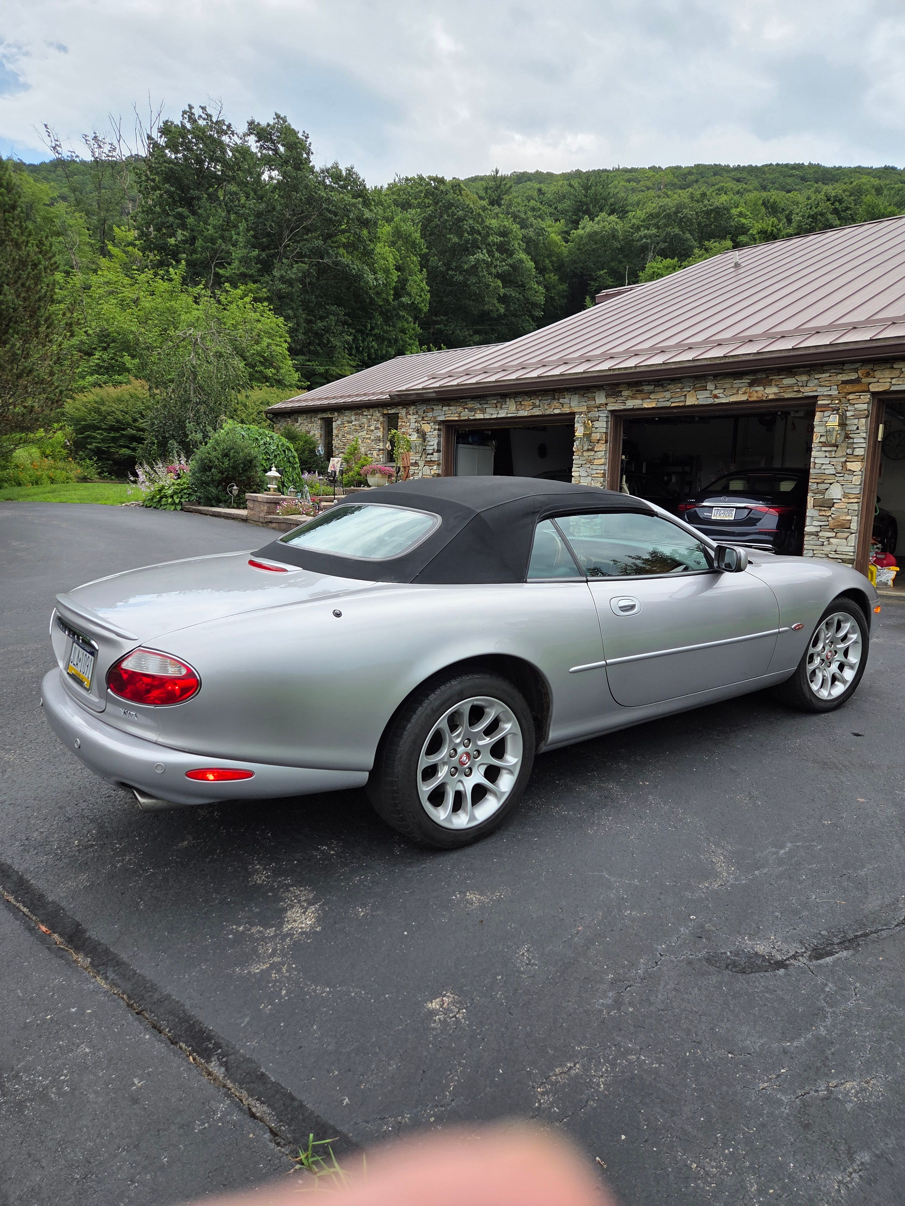 Used 2001 Jaguar XKR Convertible RWD image 6