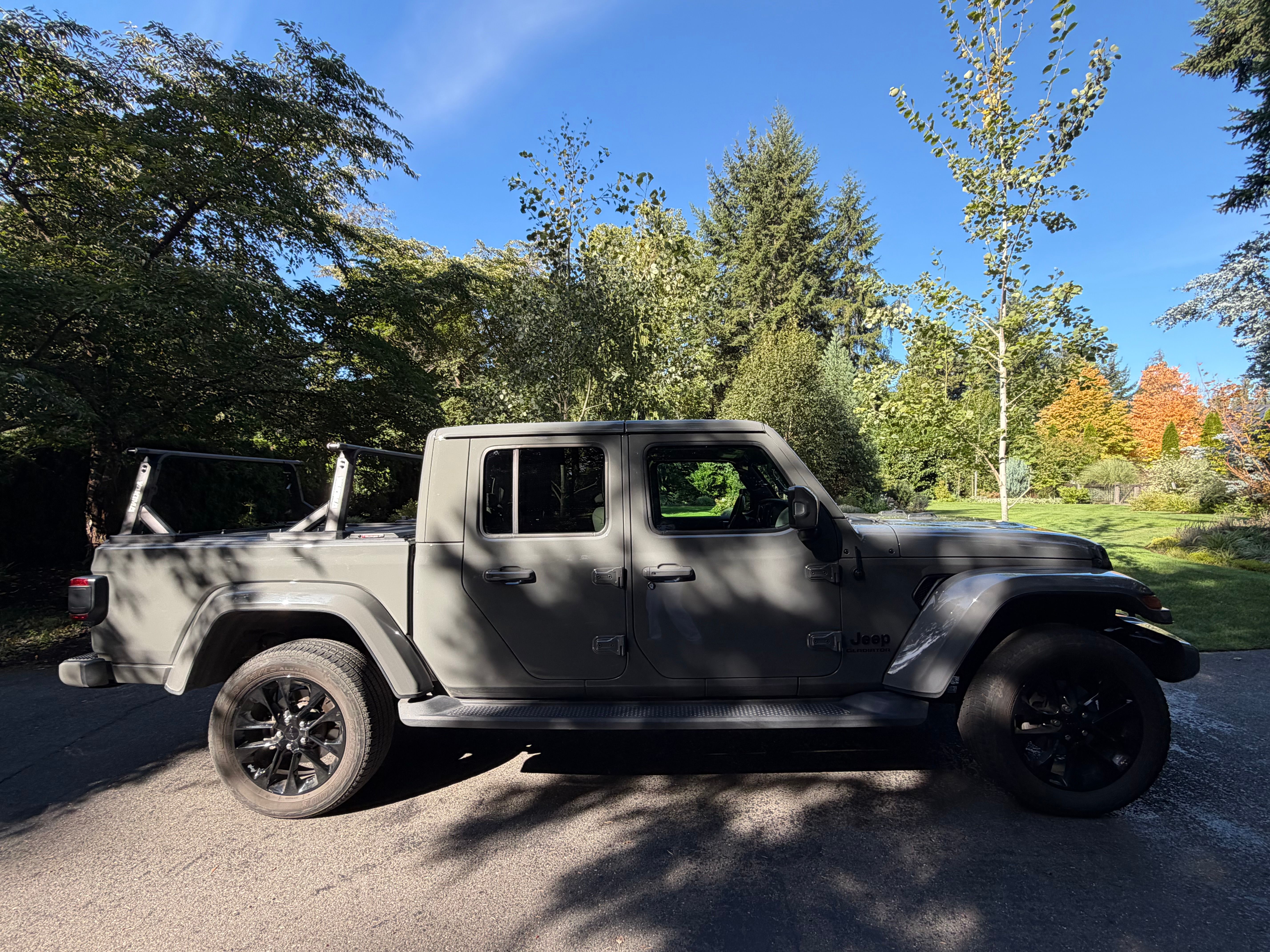 Used 2022 Jeep Gladiator Overland AWD/4WD image 5