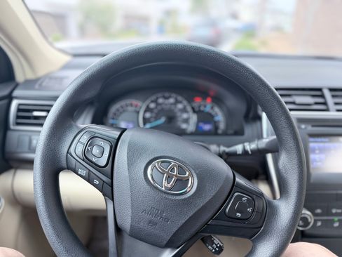 Used 2015 Toyota Camry LE FWD image 11