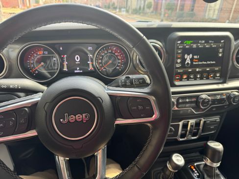 Used 2023 Jeep Wrangler Unlimited Sahara w/ LED Lighting Group image 17