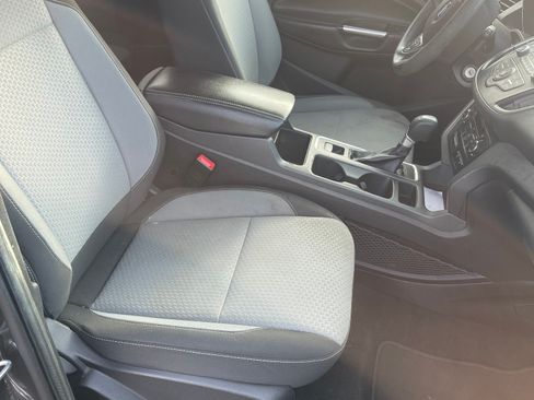 Used 2017 Ford Escape SE image 15