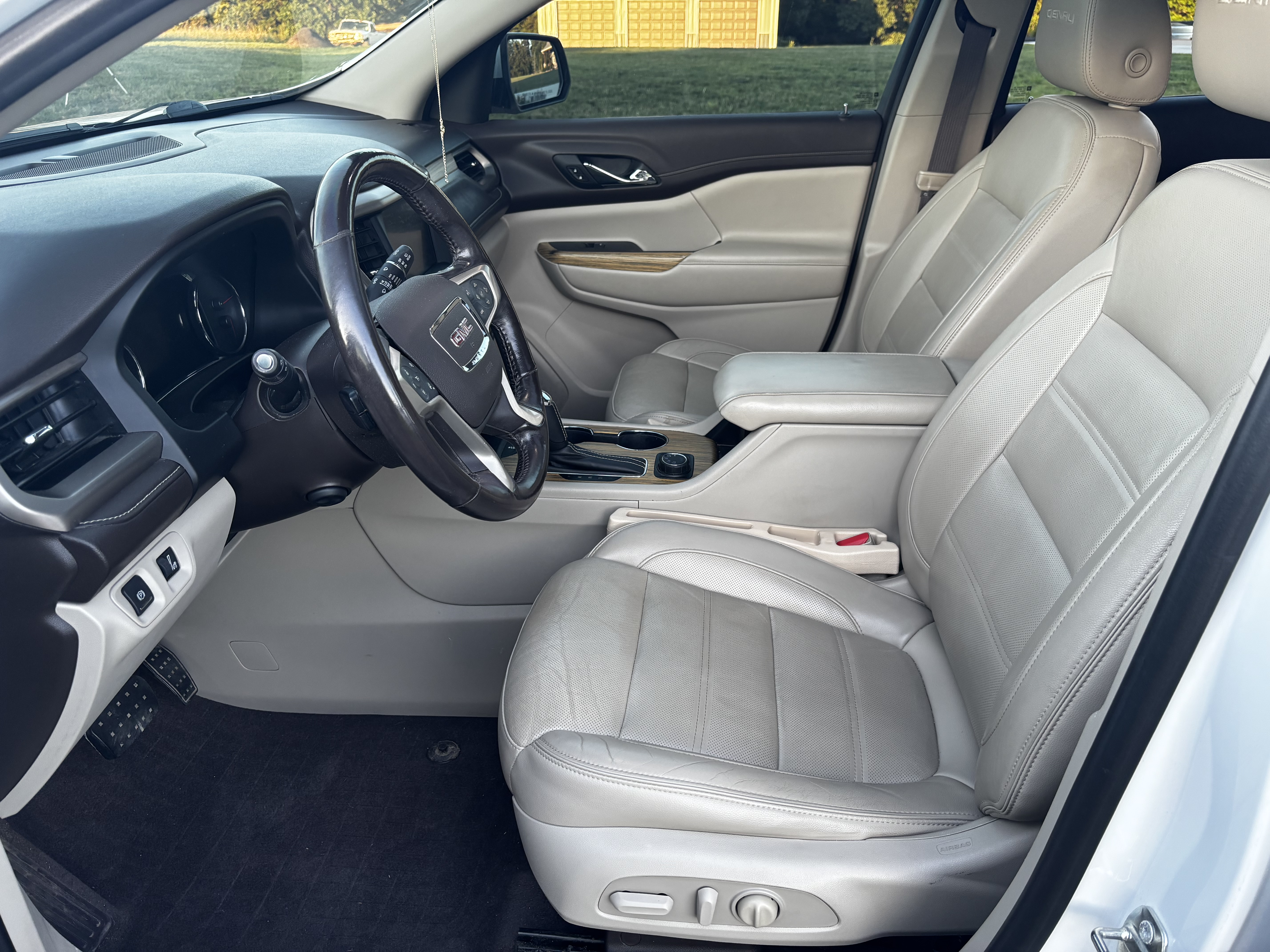 Used 2019 GMC Acadia Denali w/ Technology Package AWD/4WD image 12