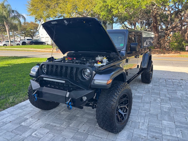 Used 2023 Jeep Gladiator Sport AWD/4WD image 10