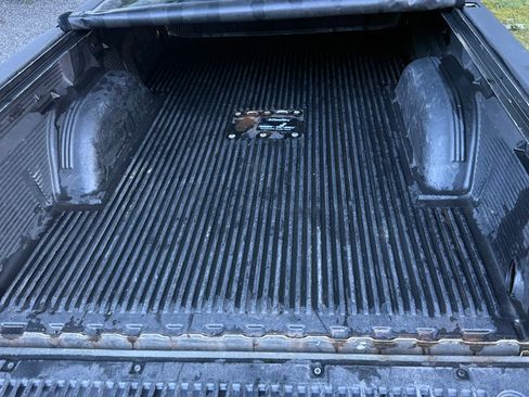 Used 2000 Chevrolet Silverado 2500 LT w/ Firm Ride Suspension Pkg RWD image 4