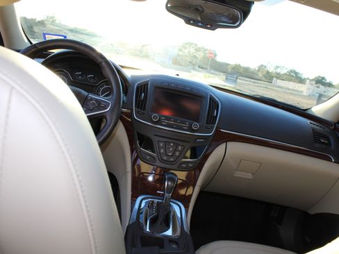 Used 2016 Buick Regal Premium w/ Driver Confidence Package #2 image 16