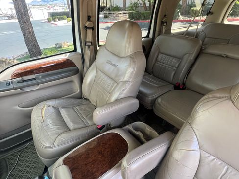 Used 2000 Ford Excursion Limited AWD/4WD image 9