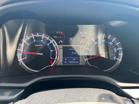 Used 2018 Toyota 4Runner TRD Off-Road AWD/4WD image 2