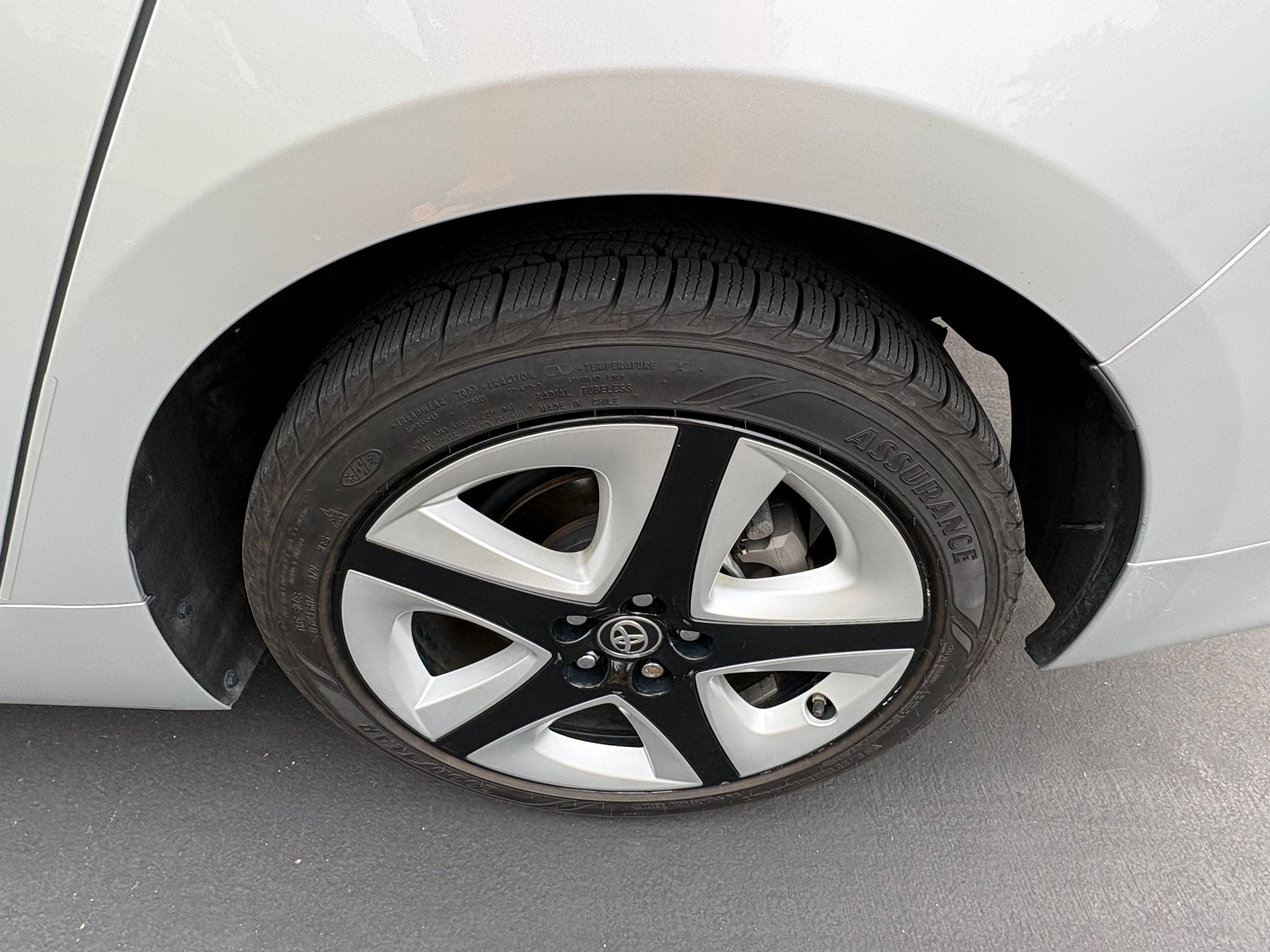 Used 2017 Toyota Prius Four Touring w/ Carpet Mat Package FWD image 9