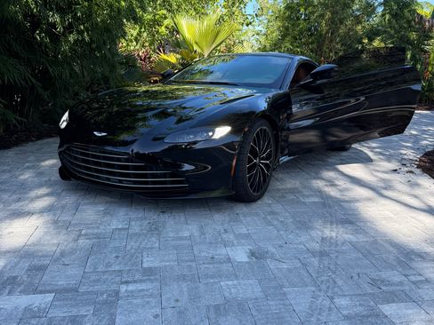 Used 2023 Aston Martin V8 Vantage Coupe RWD image 5