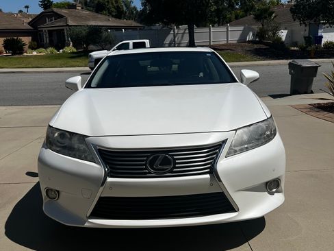 Used 2013 Lexus ES 350 w/ Luxury Pkg FWD image 1