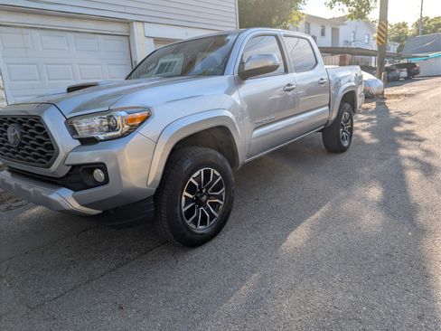 Used 2023 Toyota Tacoma TRD Sport w/ Advanced Technology Package image 18