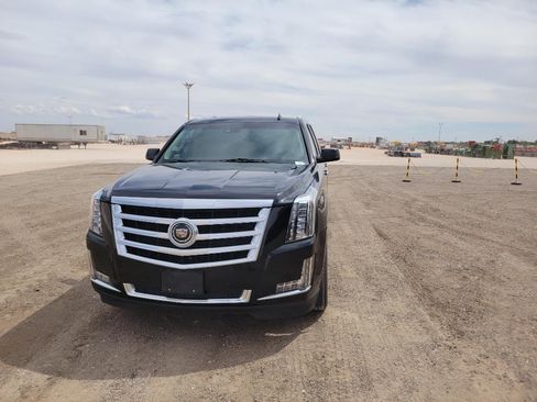 Used 2015 Cadillac Escalade ESV Premium AWD/4WD image 2