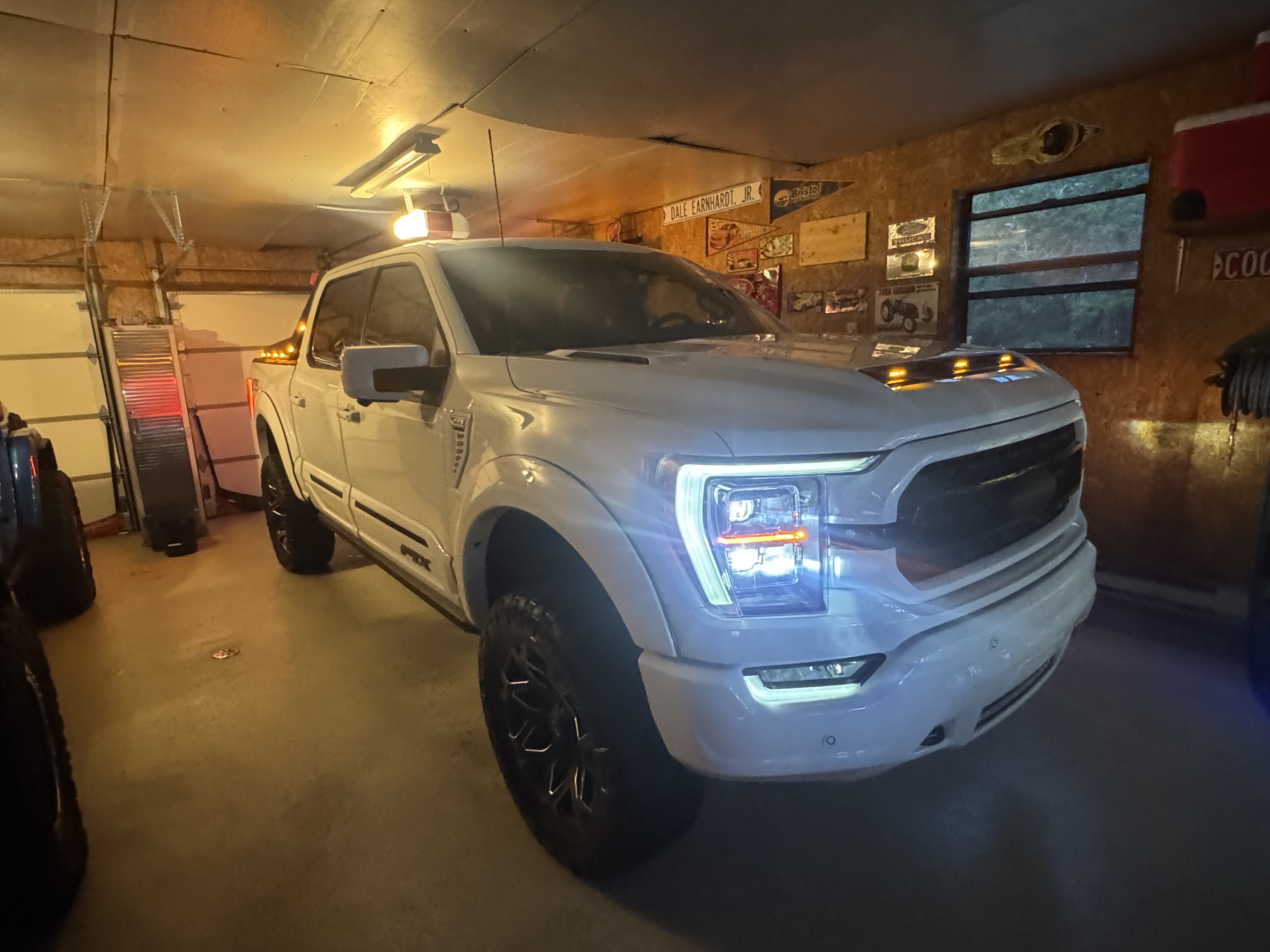 Used 2022 Ford F150 Lariat w/ Equipment Group 502A High AWD/4WD image 4