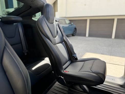 Used 2023 Tesla Model X Plaid image 12