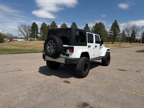Used 2018 Jeep Wrangler Unlimited Sahara AWD/4WD image 2