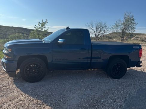 Used 2017 Chevrolet Silverado 1500 LT w/ LT Convenience Package AWD/4WD image 6