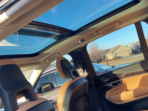 Used 2016 Volvo XC90 T6 Momentum w/ Momentum Plus Package image 10