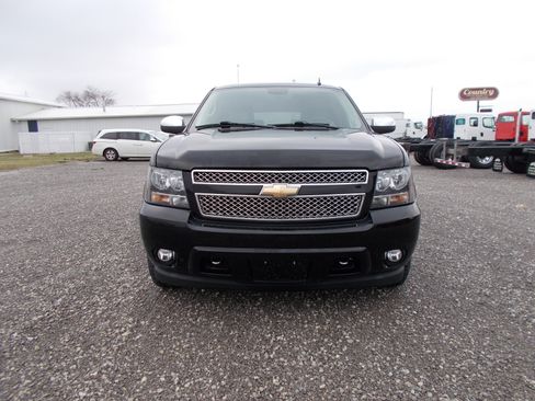 Used 2011 Chevrolet Suburban LTZ image 2