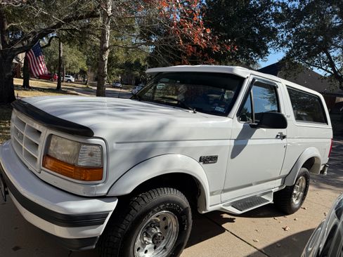 Used 1996 Ford Bronco image 2