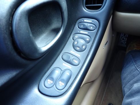 Used 2000 Chevrolet Corvette Convertible w/ Performance Handling Pkg RWD image 22